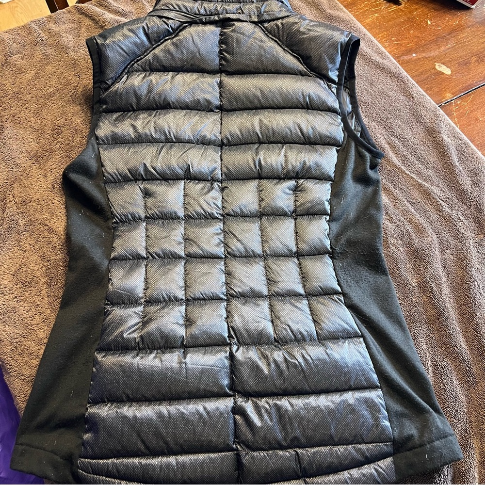 Michael Kors down quilted puffer vest with Gold tone logo size small - Picture 6 of 9